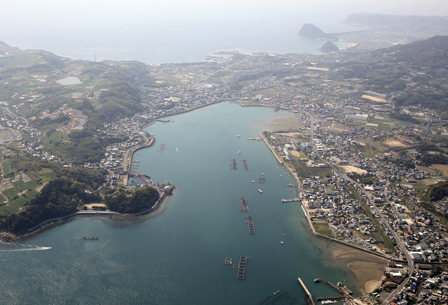 長崎と天草地方の潜伏キリシタン関連遺産：口之津港を上空から見る