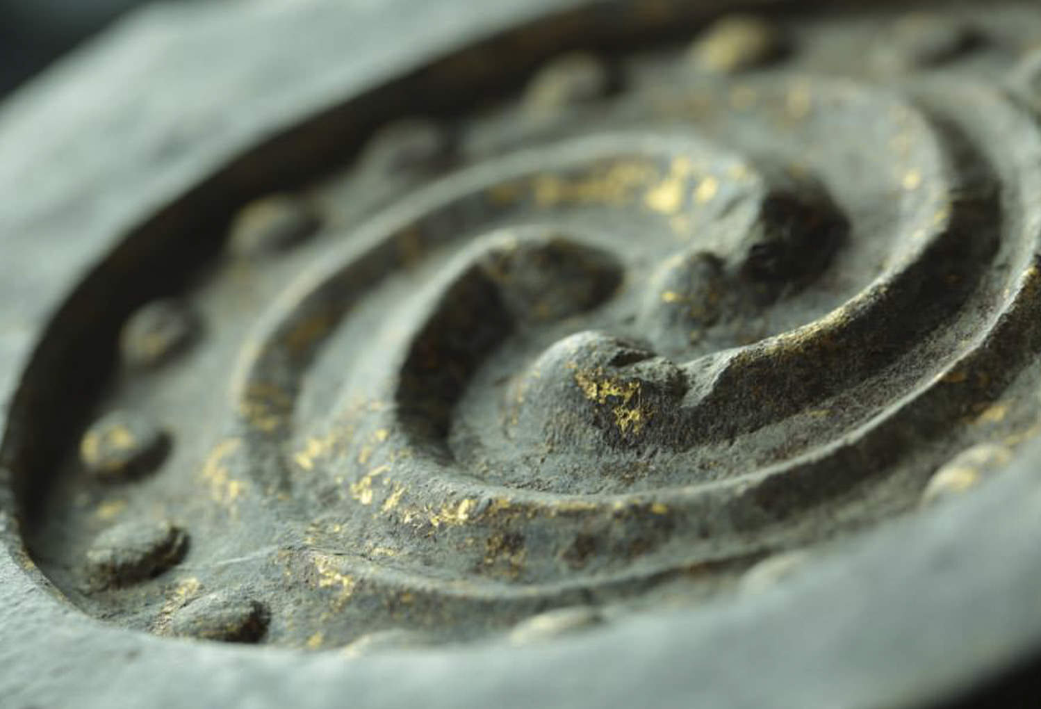 長崎と天草地方の潜伏キリシタン関連遺産：日野江城から出土した金箔瓦