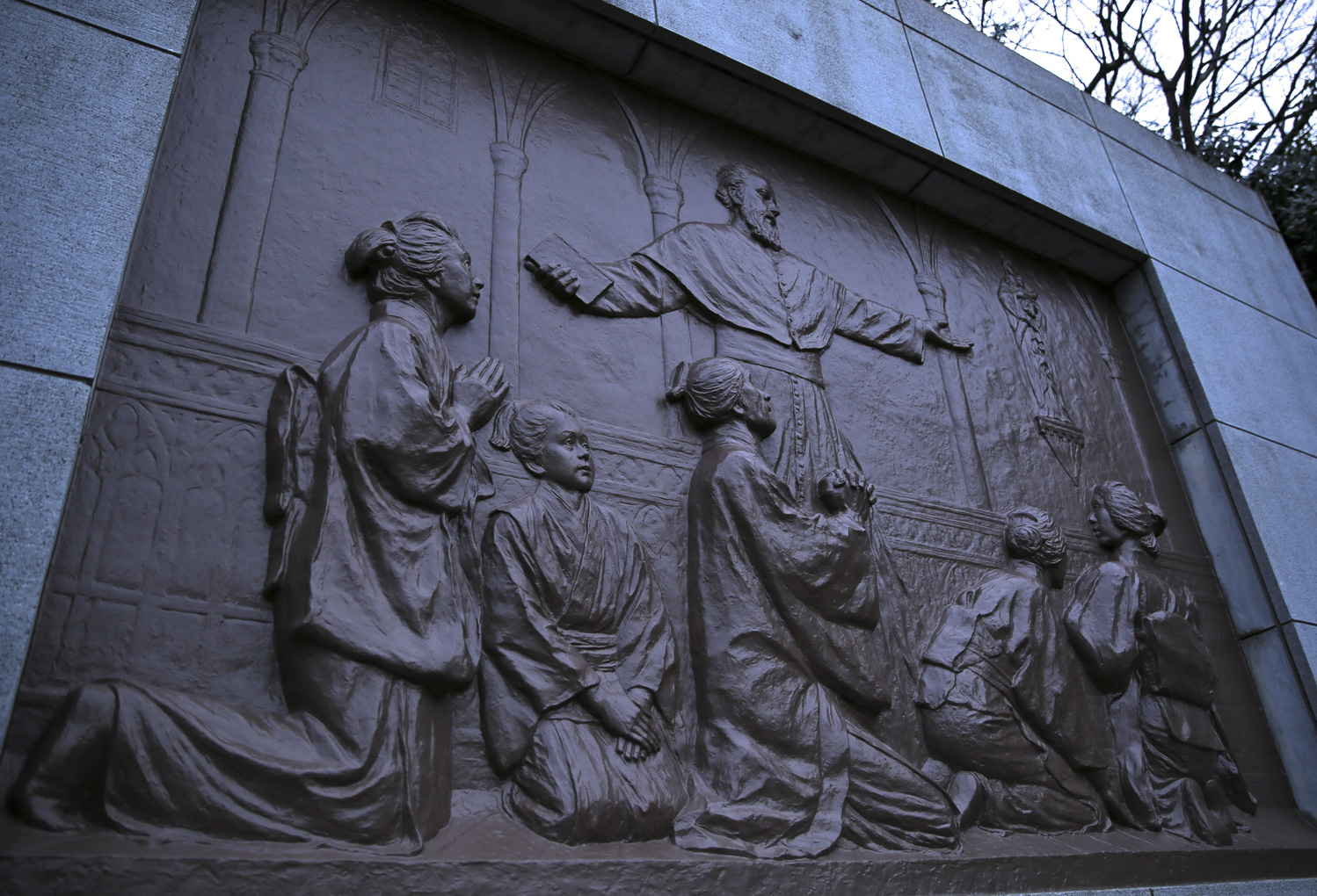 长崎与天草地区的基督教相关遗产：发现信徒的浮雕（大浦天主堂）