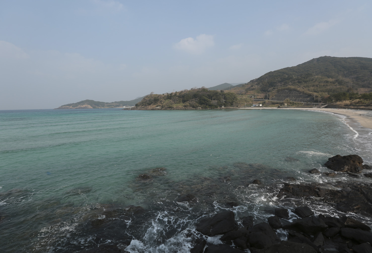 나가사키와 아마쿠사지방의 ‘잠복 크리스천’ 관련 유산에 관한：승천석이 있는 네시코 해변