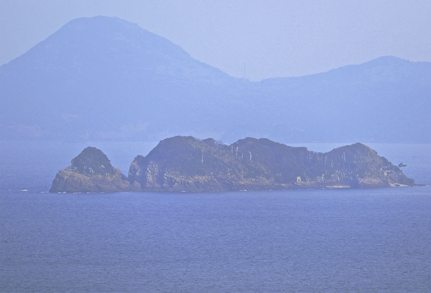 A view of Nakaeno Island from Ikitsuki Island