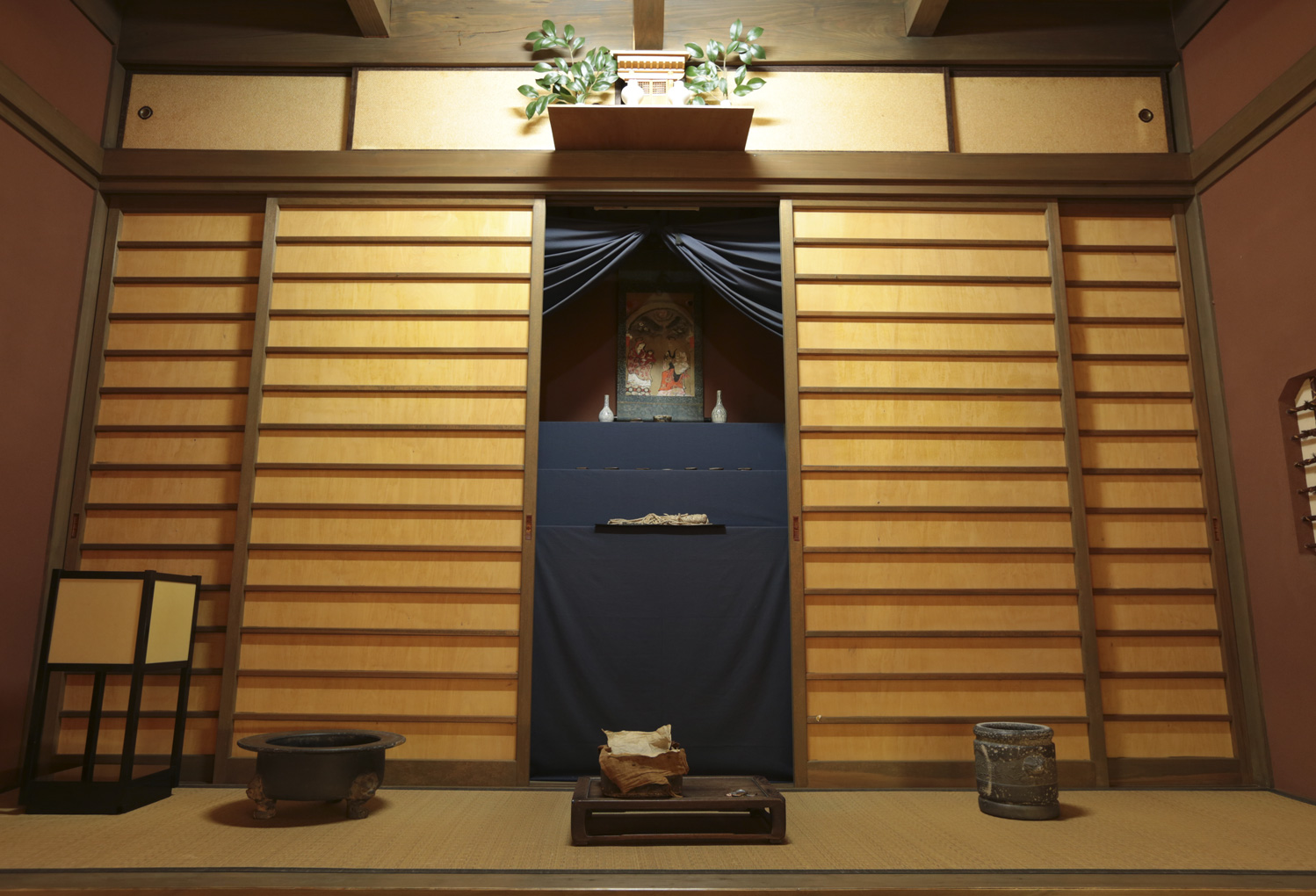 An example of a “back-room God” (Hirado City Kirishitan Reference Library)